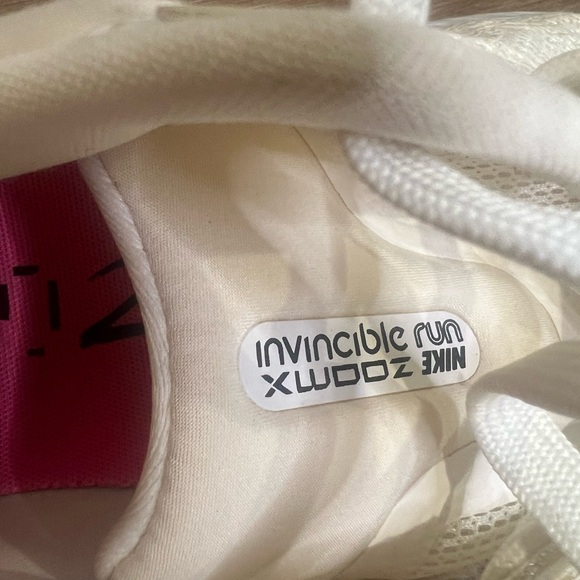 Women's Nike Zoom X Invincible Run Flyknit Running Shoes - Picture 4 of 15
